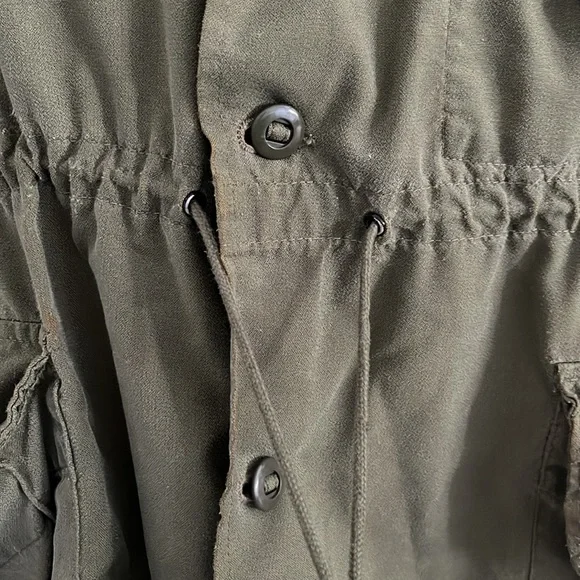 Gorgeous army jacket with patches and grommets and detail galore! Lots Pockets